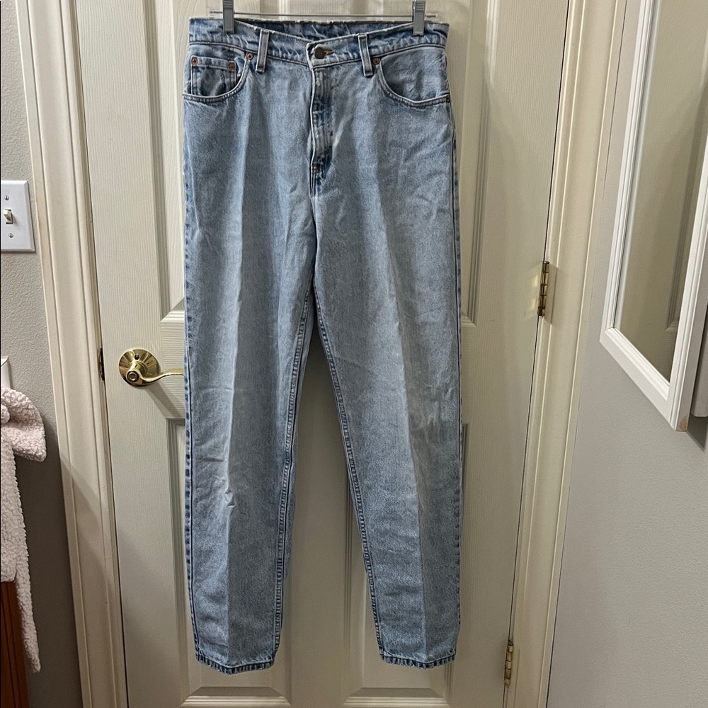🌺Levi's Classic Blue Denim Jeans. Small hole. See photo